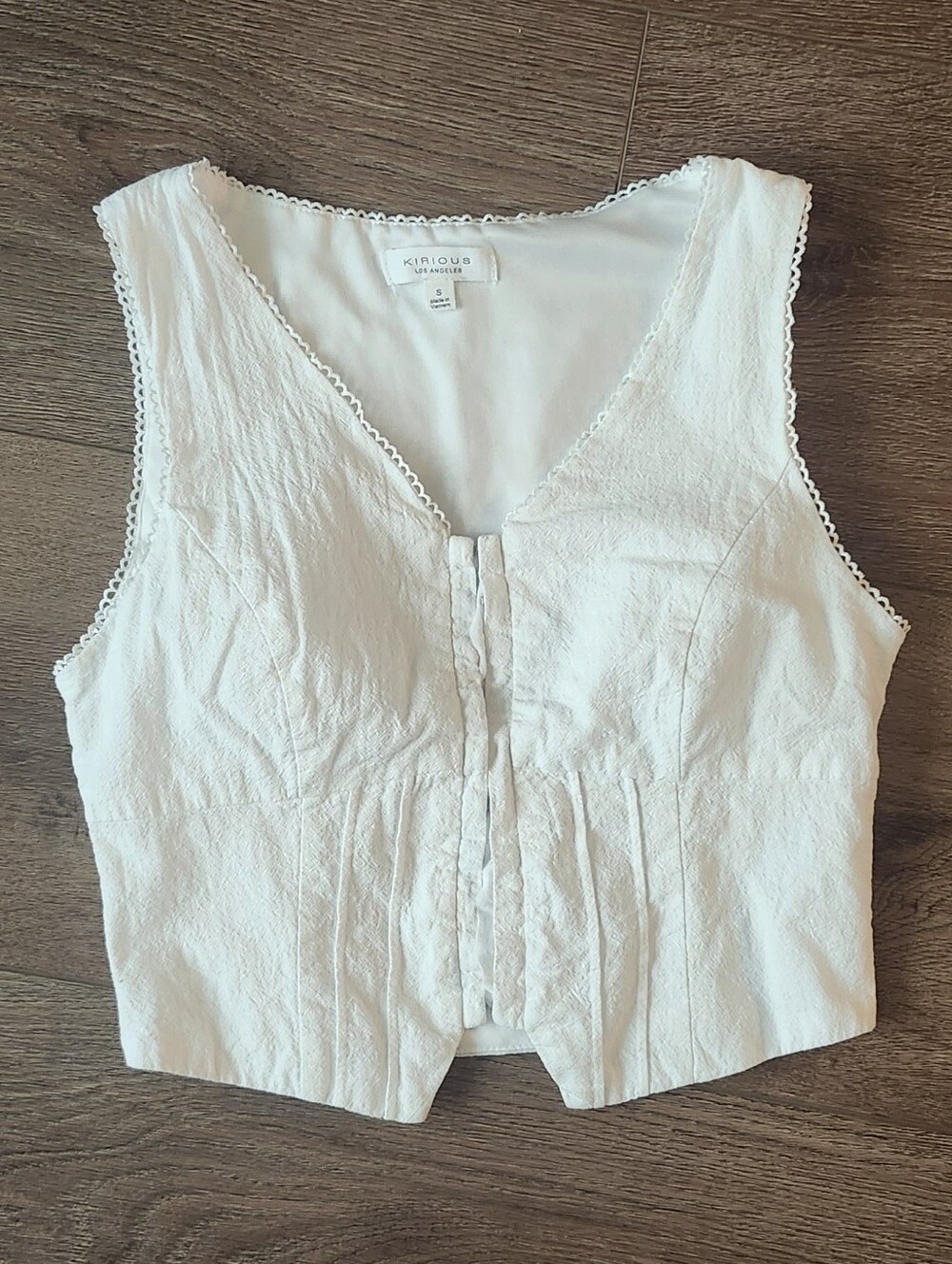 Kirious White Sleeveless V-Neck Crop Top